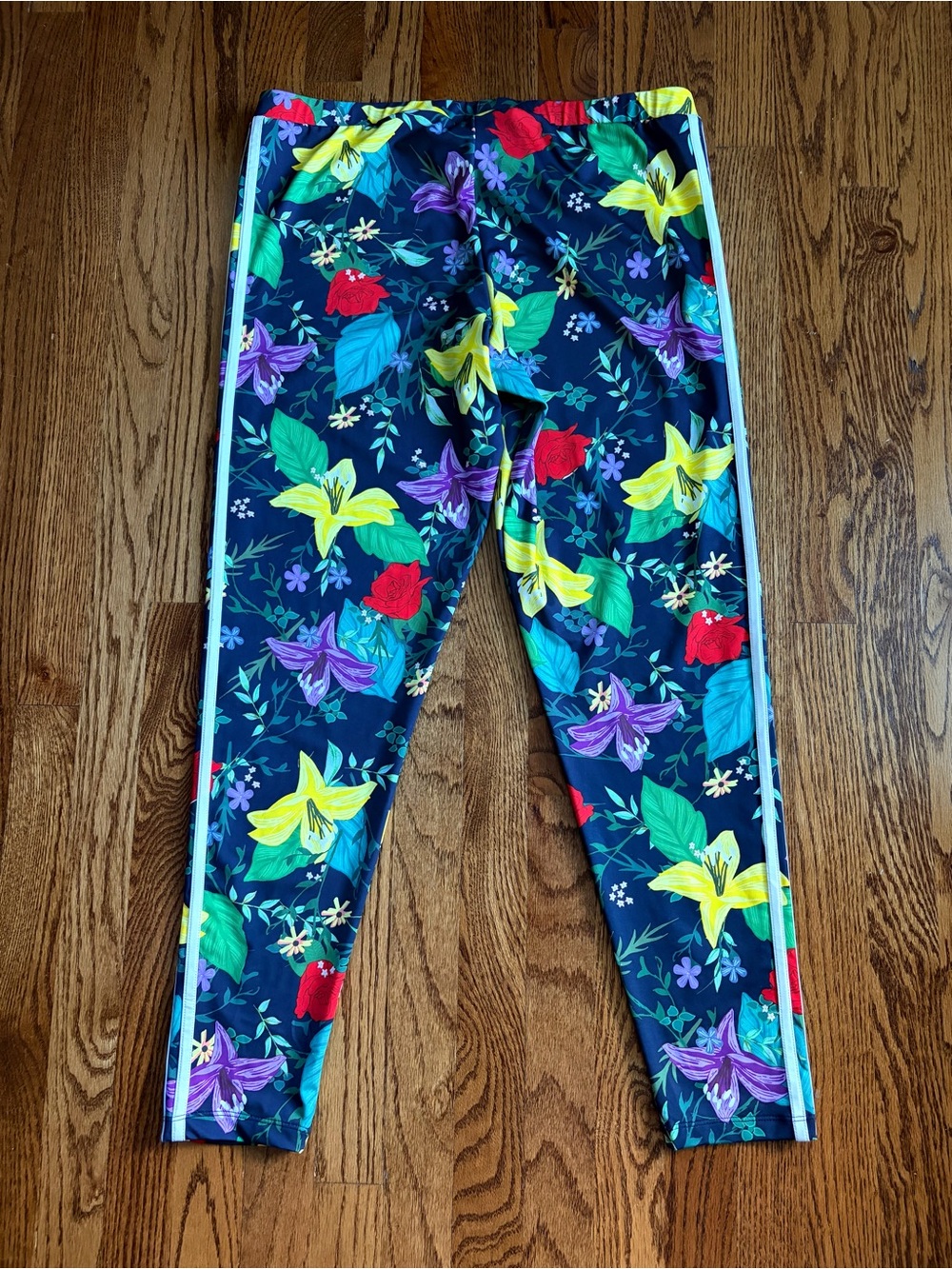 adidas Originals Blossom of Life Floral 3-Stripes Leggings XL NWT
- Navy Multi - Picture 6 of 14